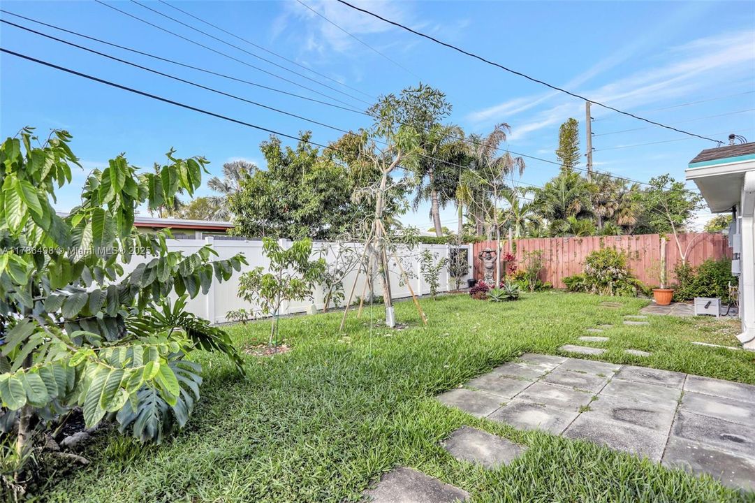 Recently Rented: $3,500 (3 beds, 2 baths, 1560 Square Feet)