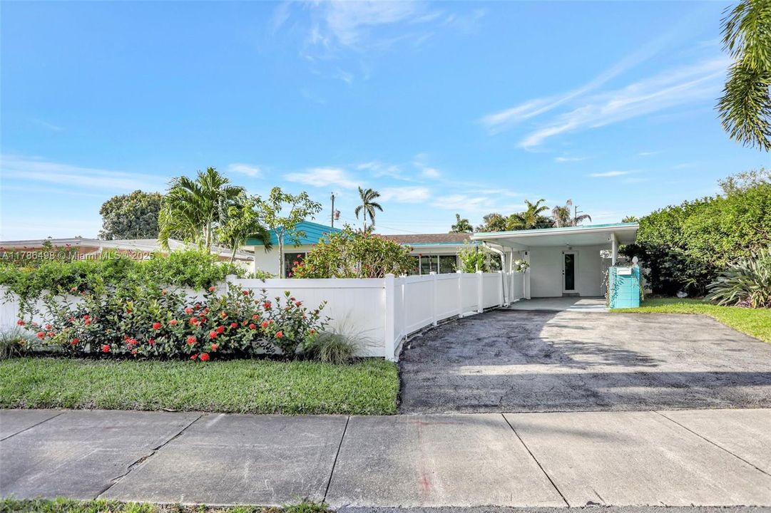 Recently Rented: $3,500 (3 beds, 2 baths, 1560 Square Feet)