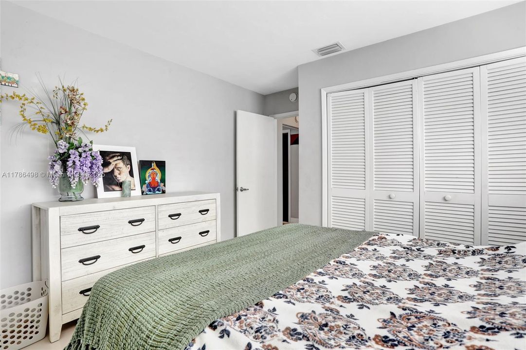 Recently Rented: $3,500 (3 beds, 2 baths, 1560 Square Feet)