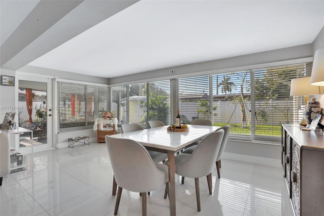 Recently Rented: $3,500 (3 beds, 2 baths, 1560 Square Feet)