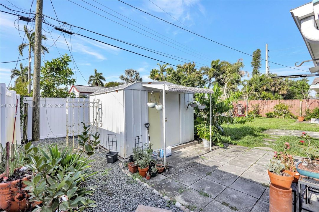 Recently Rented: $3,500 (3 beds, 2 baths, 1560 Square Feet)