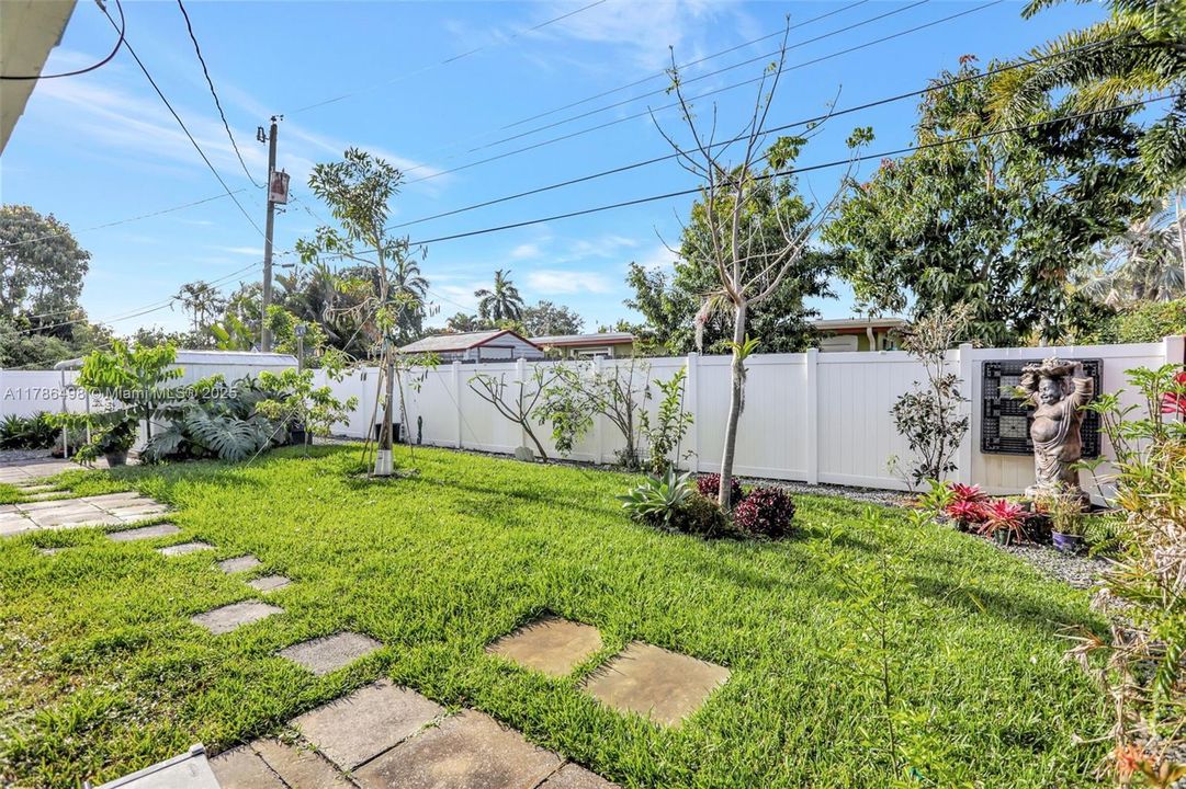 Recently Rented: $3,500 (3 beds, 2 baths, 1560 Square Feet)