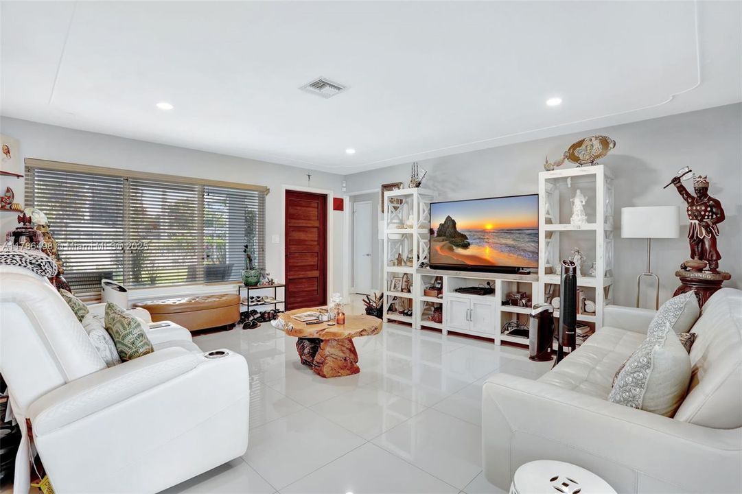 Recently Rented: $3,500 (3 beds, 2 baths, 1560 Square Feet)