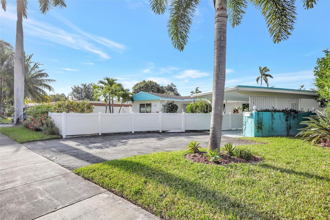 Recently Rented: $3,500 (3 beds, 2 baths, 1560 Square Feet)