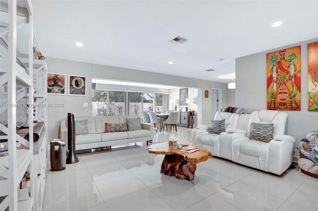 Recently Rented: $3,500 (3 beds, 2 baths, 1560 Square Feet)