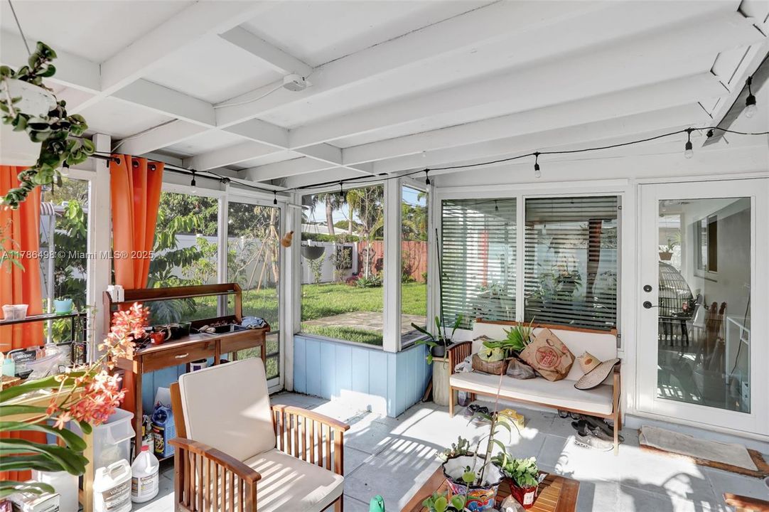 Recently Rented: $3,500 (3 beds, 2 baths, 1560 Square Feet)