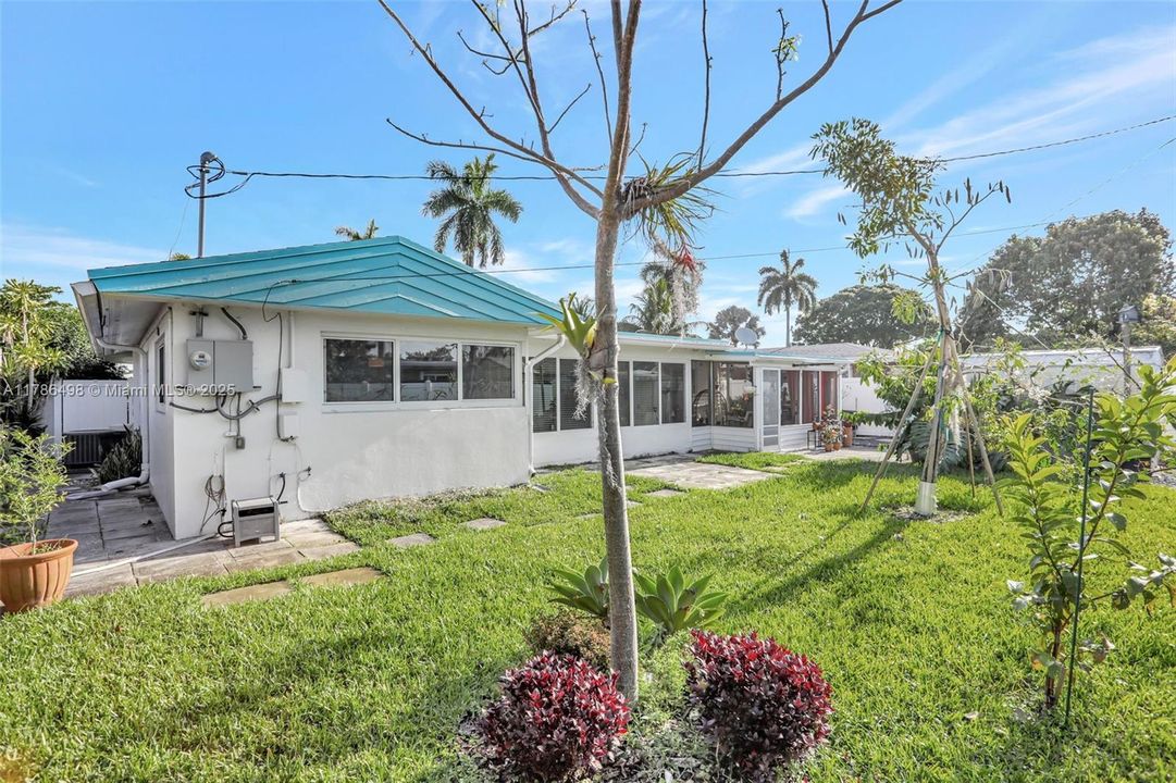 Recently Rented: $3,500 (3 beds, 2 baths, 1560 Square Feet)