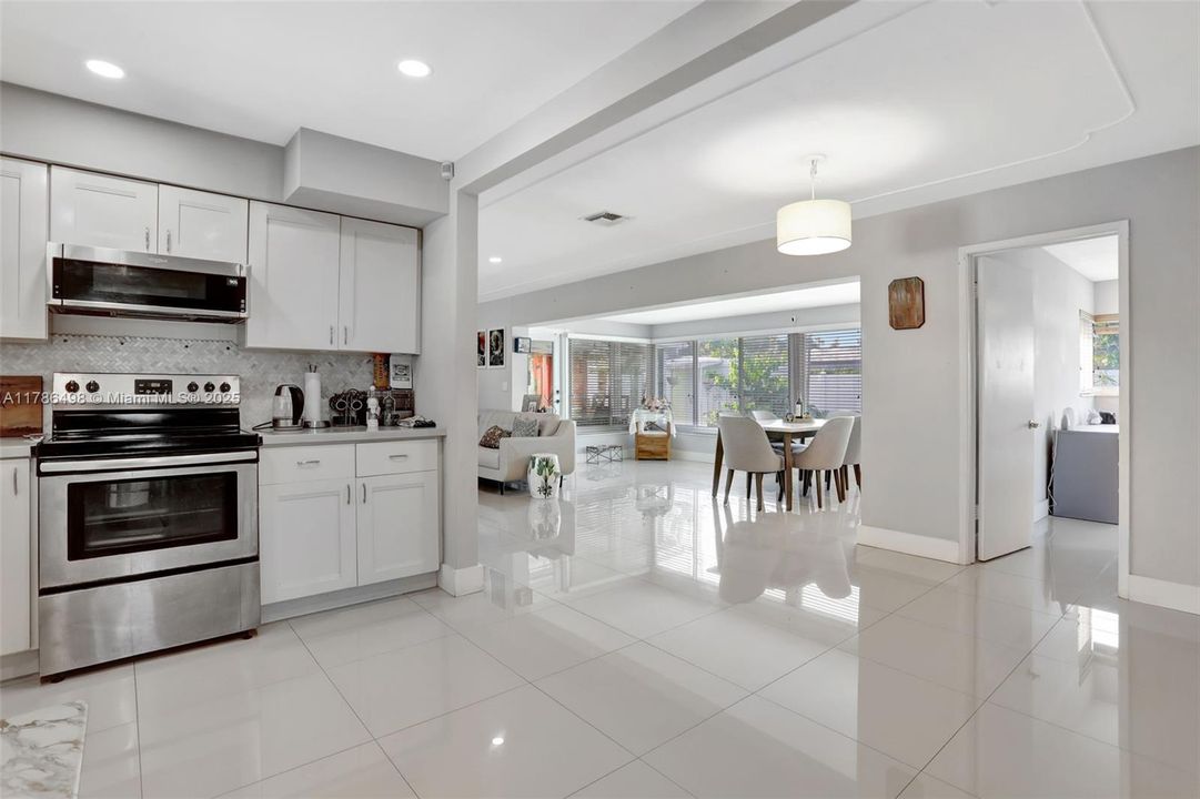 Recently Rented: $3,500 (3 beds, 2 baths, 1560 Square Feet)