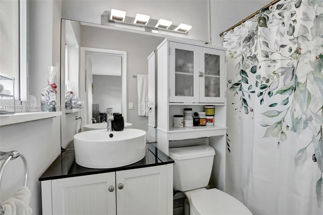 Recently Rented: $3,500 (3 beds, 2 baths, 1560 Square Feet)