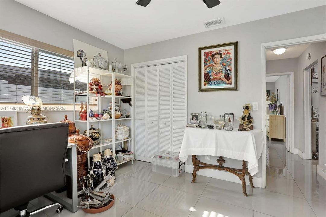 Recently Rented: $3,500 (3 beds, 2 baths, 1560 Square Feet)