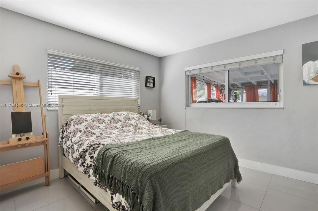 Recently Rented: $3,500 (3 beds, 2 baths, 1560 Square Feet)