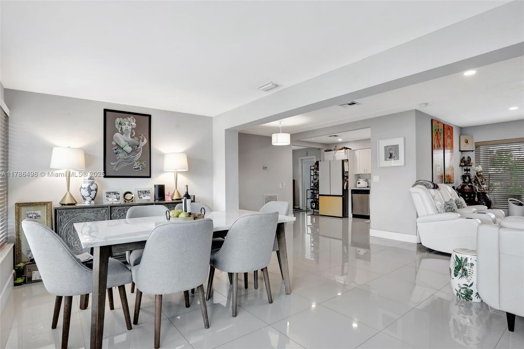 Recently Rented: $3,500 (3 beds, 2 baths, 1560 Square Feet)