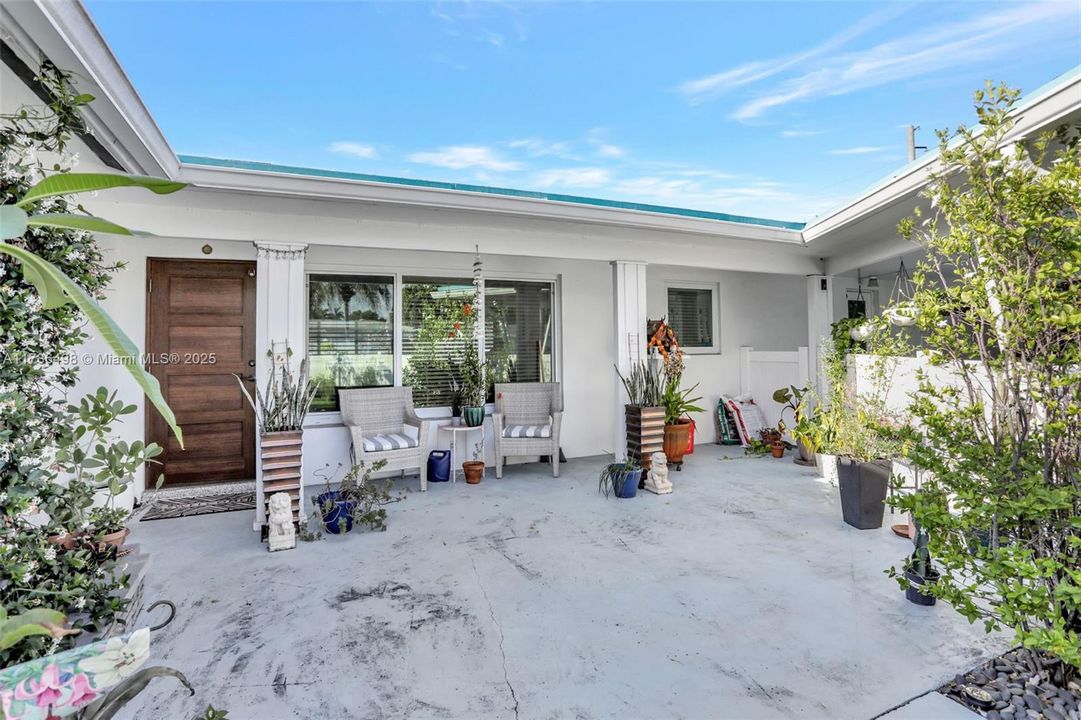 Recently Rented: $3,500 (3 beds, 2 baths, 1560 Square Feet)