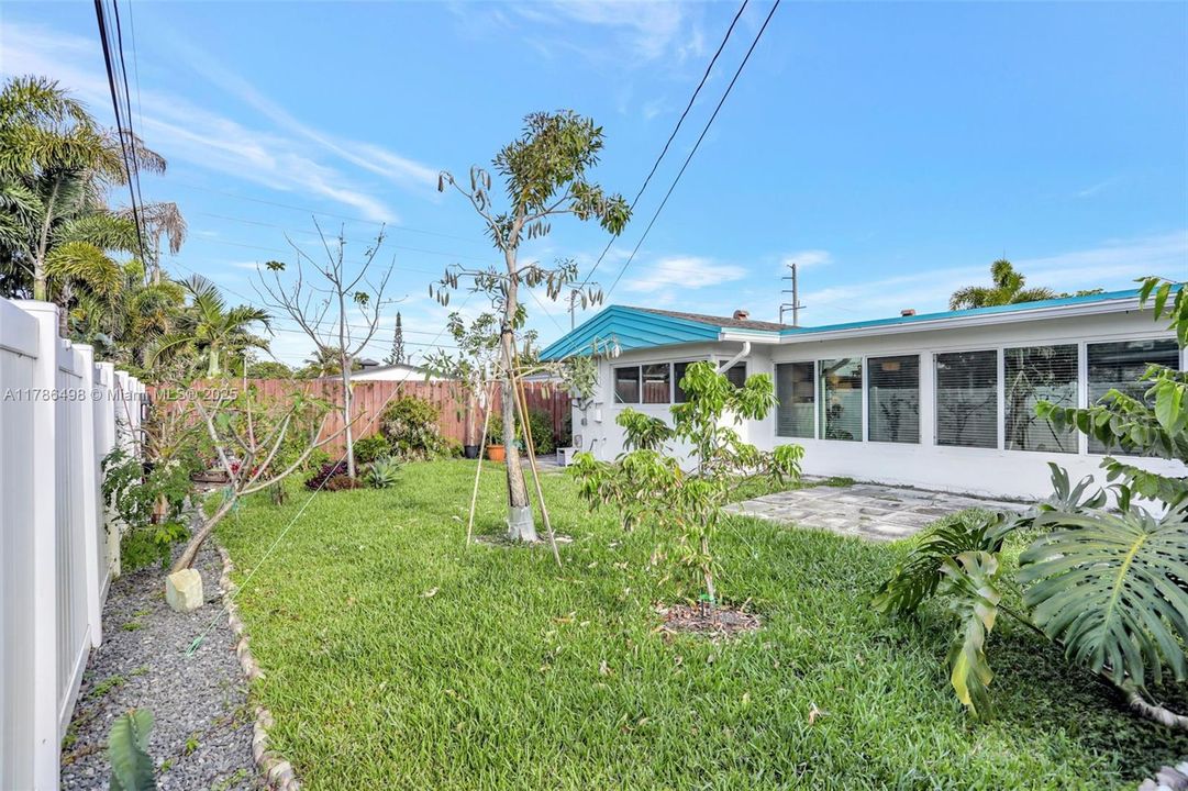 Recently Rented: $3,500 (3 beds, 2 baths, 1560 Square Feet)