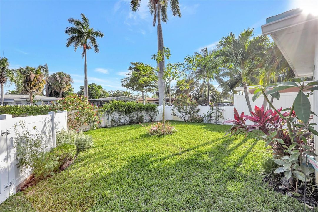 Recently Rented: $3,500 (3 beds, 2 baths, 1560 Square Feet)