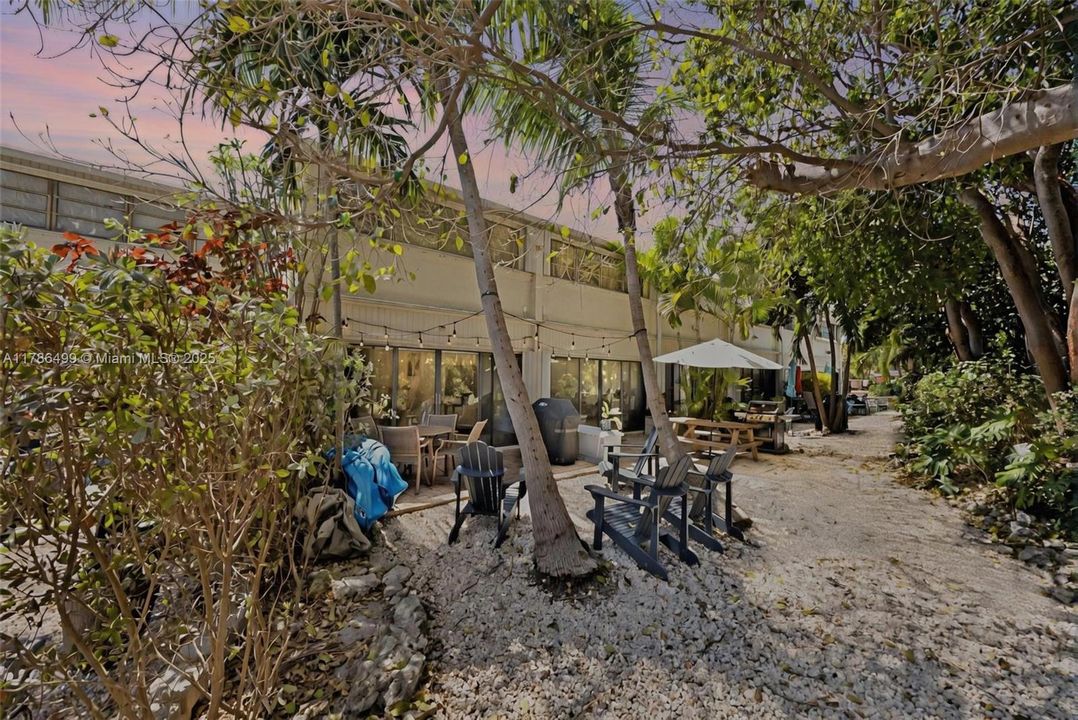 Recently Sold: $599,900 (2 beds, 3 baths, 1355 Square Feet)