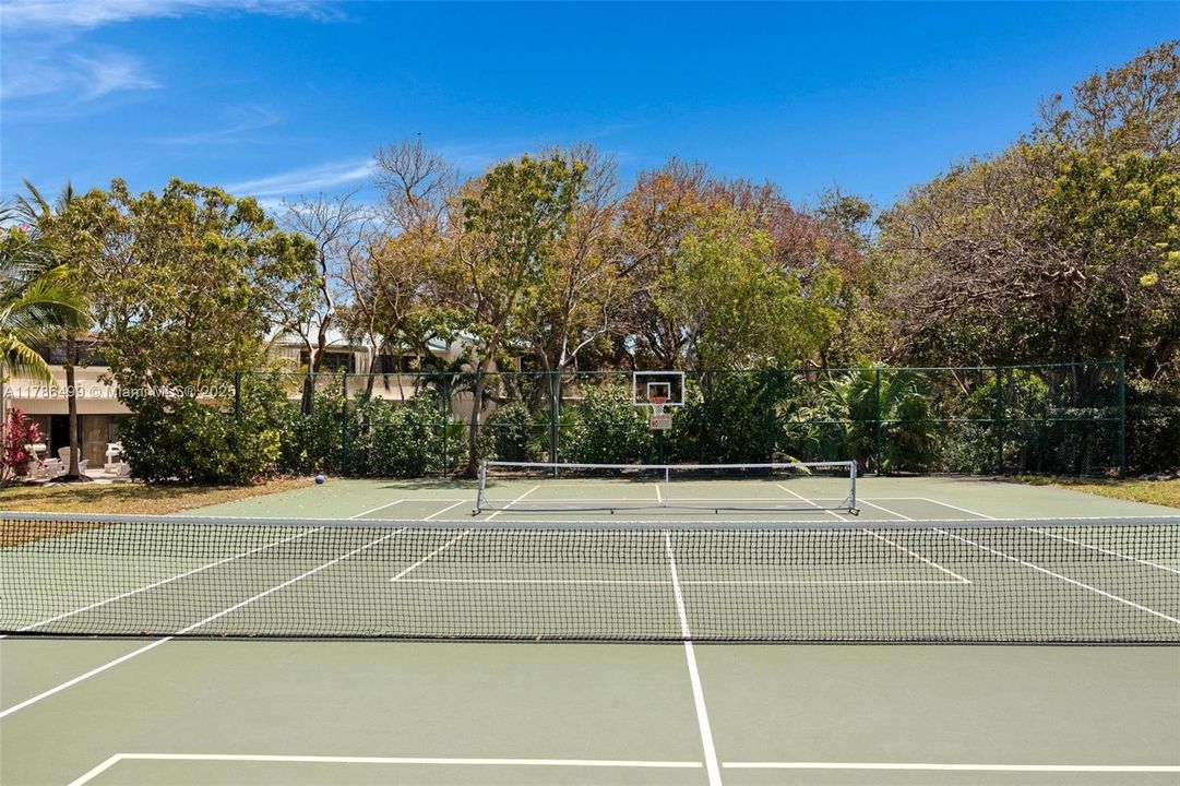 Recently Sold: $599,900 (2 beds, 3 baths, 1355 Square Feet)