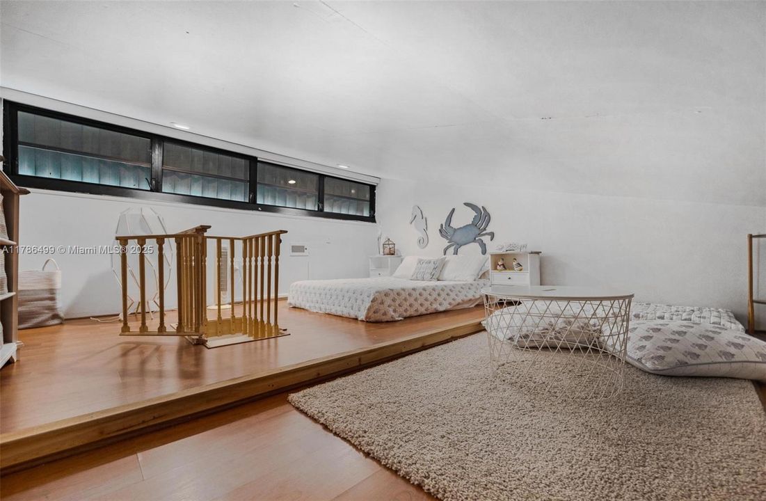 Recently Sold: $599,900 (2 beds, 3 baths, 1355 Square Feet)