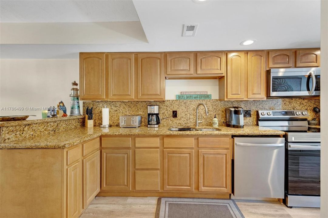 Recently Sold: $599,900 (2 beds, 3 baths, 1355 Square Feet)