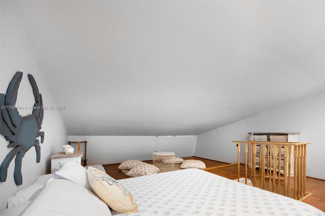 Recently Sold: $599,900 (2 beds, 3 baths, 1355 Square Feet)