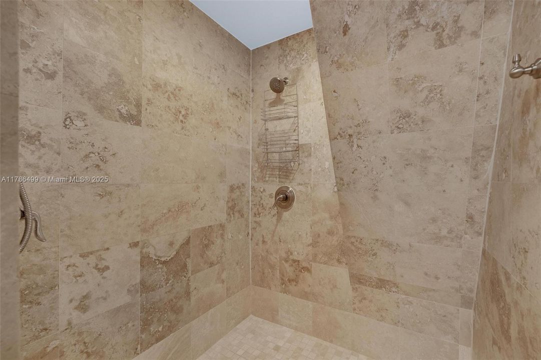 Recently Sold: $599,900 (2 beds, 3 baths, 1355 Square Feet)