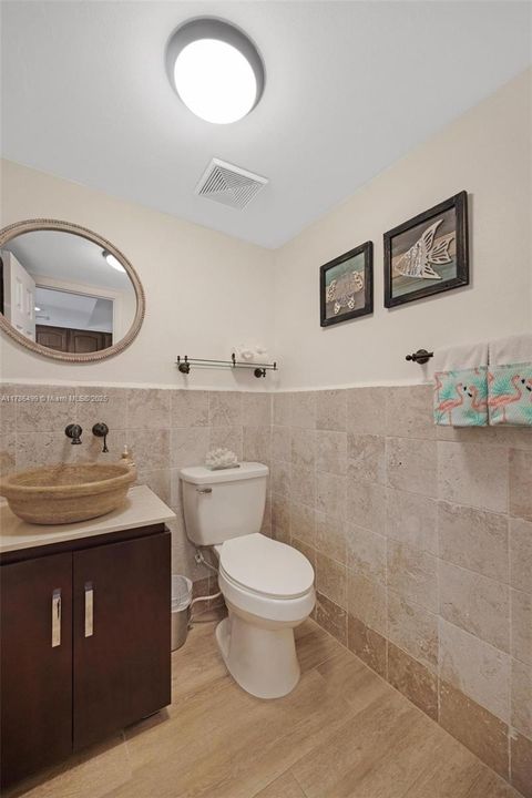 Recently Sold: $599,900 (2 beds, 3 baths, 1355 Square Feet)