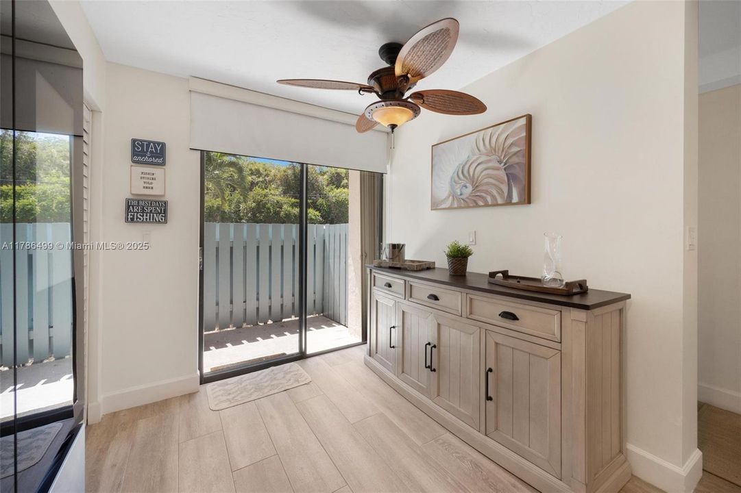 Recently Sold: $599,900 (2 beds, 3 baths, 1355 Square Feet)