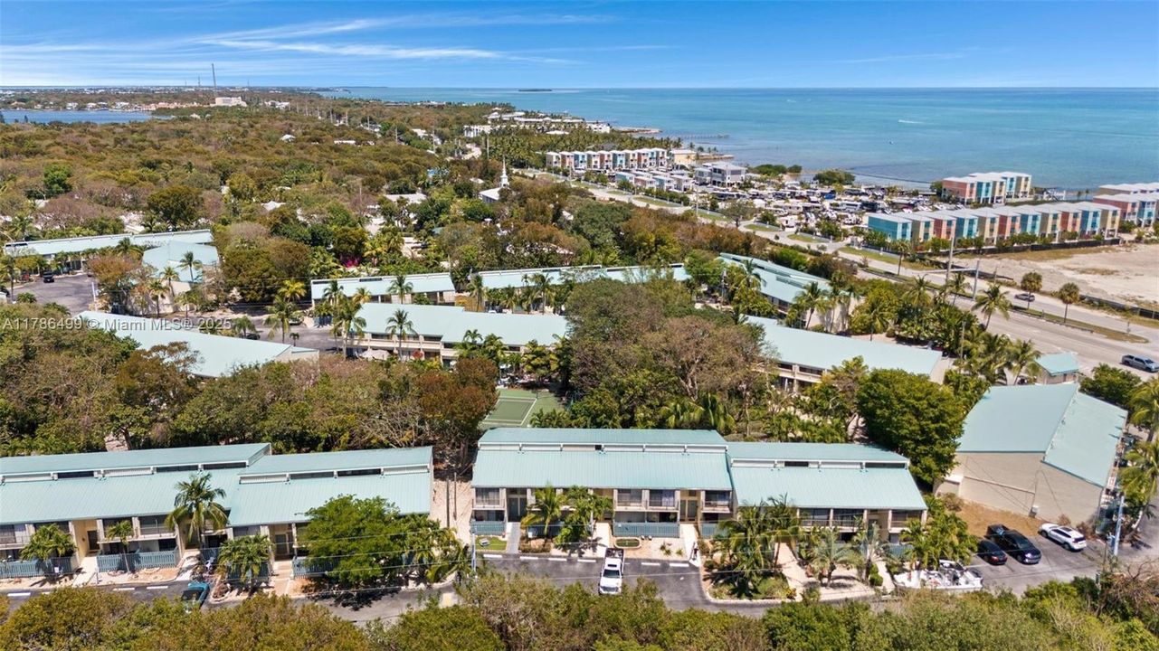 Recently Sold: $599,900 (2 beds, 3 baths, 1355 Square Feet)