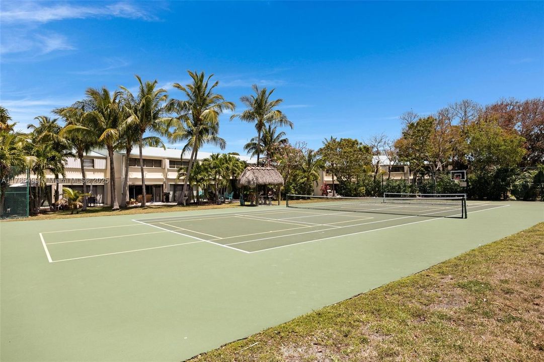 Recently Sold: $599,900 (2 beds, 3 baths, 1355 Square Feet)