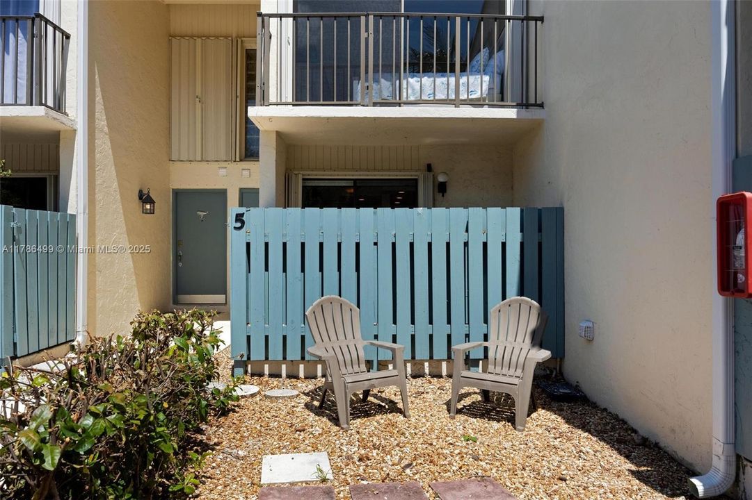 Recently Sold: $599,900 (2 beds, 3 baths, 1355 Square Feet)