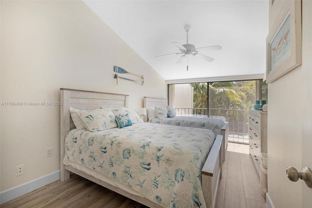 Recently Sold: $599,900 (2 beds, 3 baths, 1355 Square Feet)