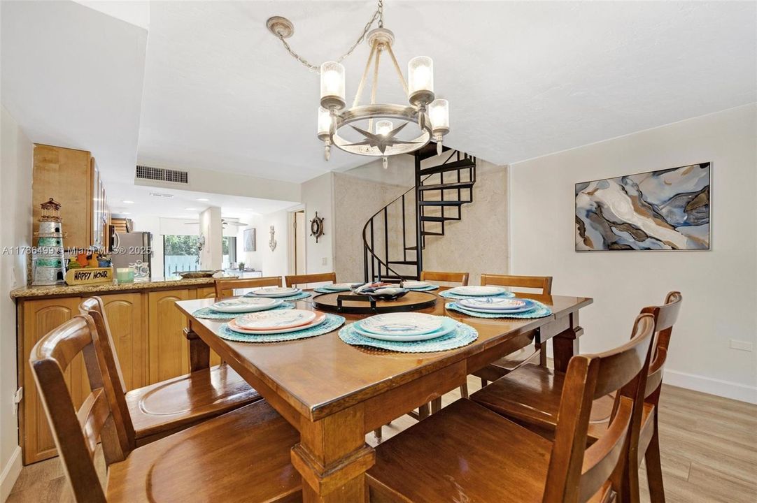 Recently Sold: $599,900 (2 beds, 3 baths, 1355 Square Feet)