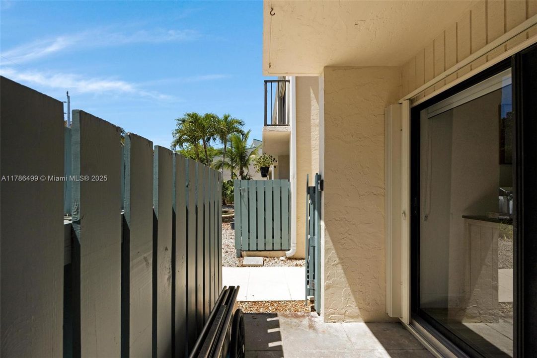 Recently Sold: $599,900 (2 beds, 3 baths, 1355 Square Feet)