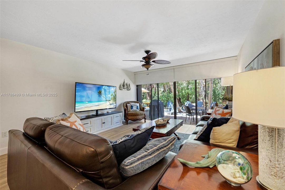 Recently Sold: $599,900 (2 beds, 3 baths, 1355 Square Feet)