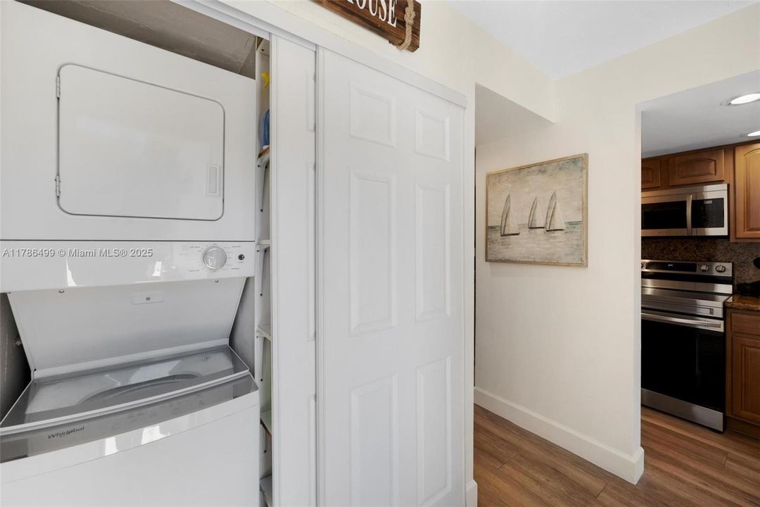 Recently Sold: $599,900 (2 beds, 3 baths, 1355 Square Feet)