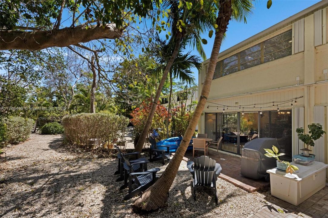 Recently Sold: $599,900 (2 beds, 3 baths, 1355 Square Feet)