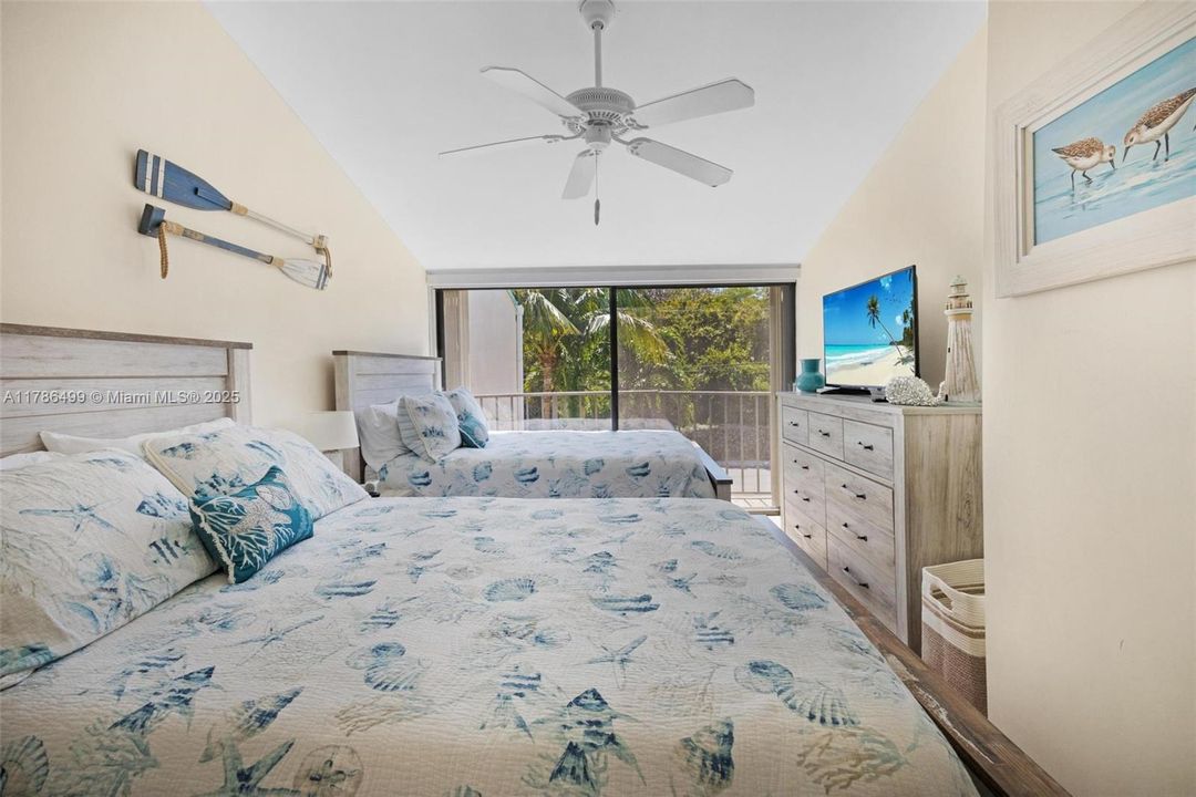 Recently Sold: $599,900 (2 beds, 3 baths, 1355 Square Feet)