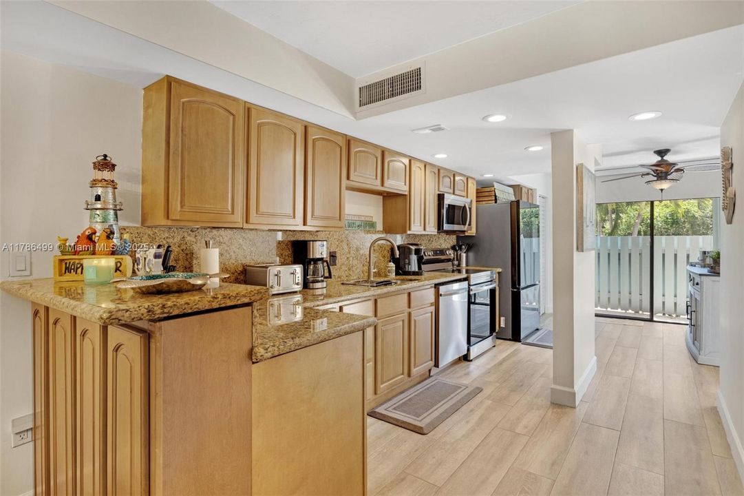 Recently Sold: $599,900 (2 beds, 3 baths, 1355 Square Feet)