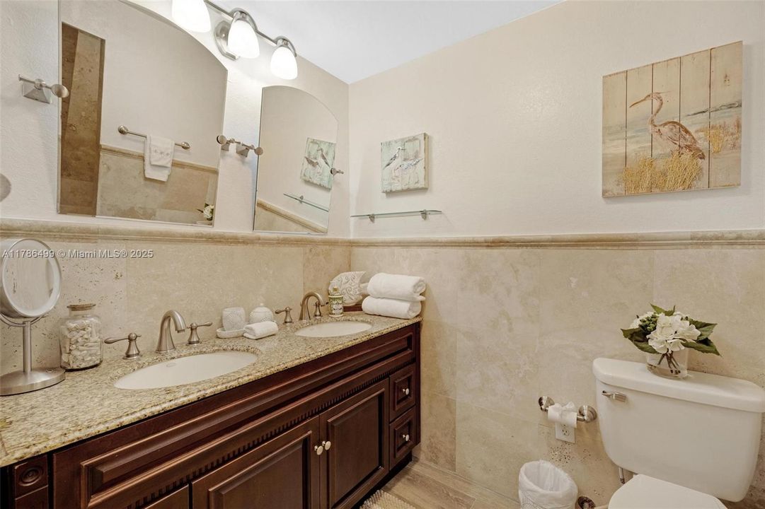 Recently Sold: $599,900 (2 beds, 3 baths, 1355 Square Feet)