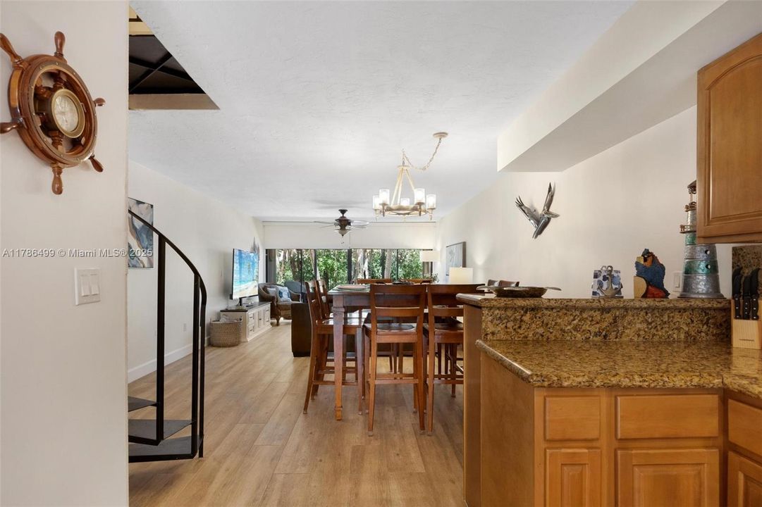 Recently Sold: $599,900 (2 beds, 3 baths, 1355 Square Feet)