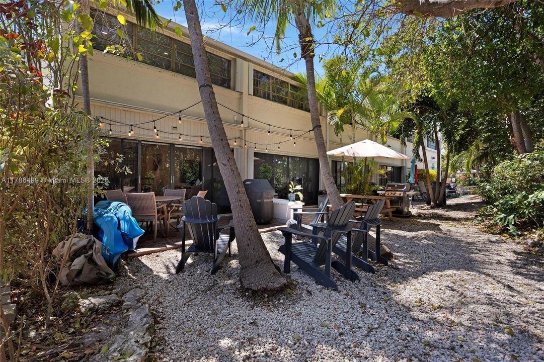 Recently Sold: $599,900 (2 beds, 3 baths, 1355 Square Feet)