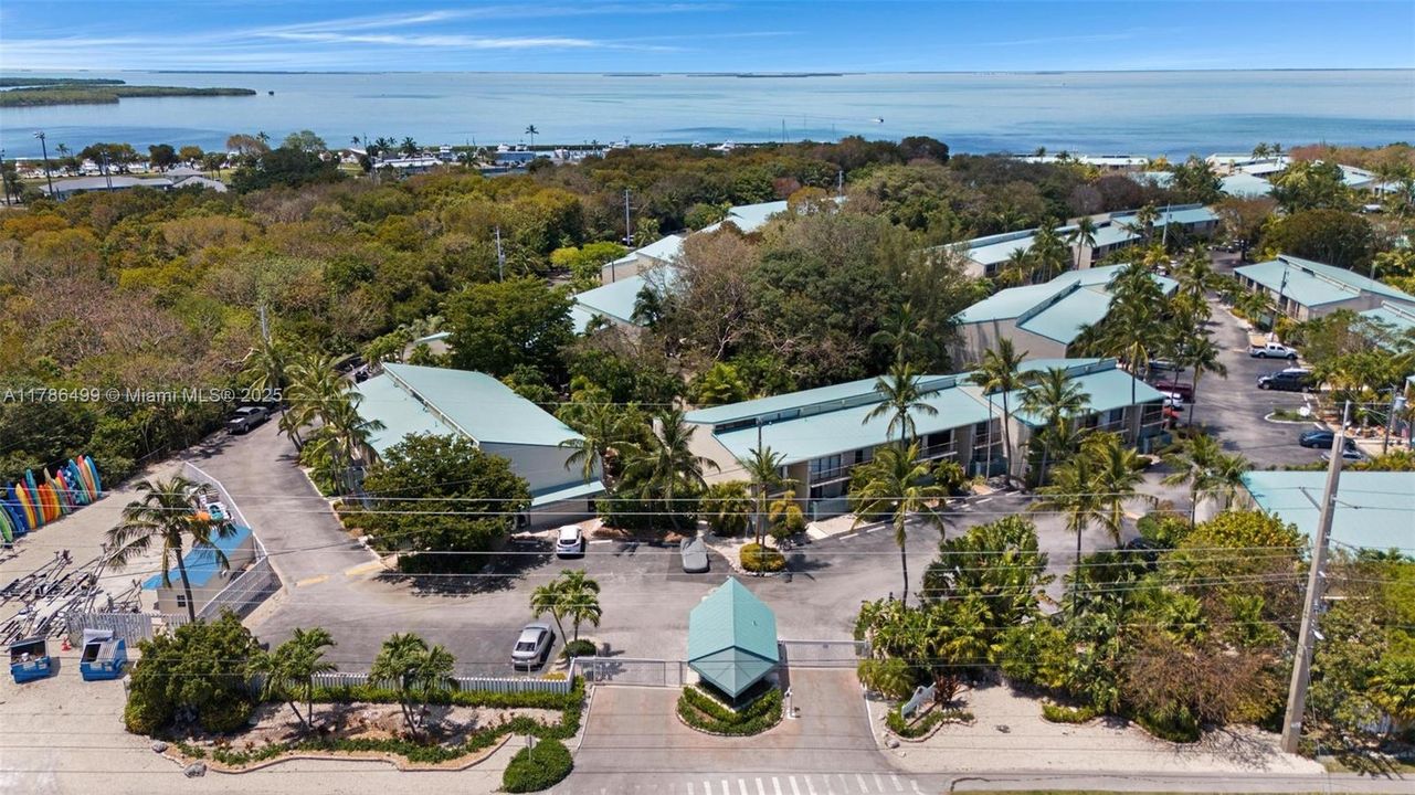 Recently Sold: $599,900 (2 beds, 3 baths, 1355 Square Feet)