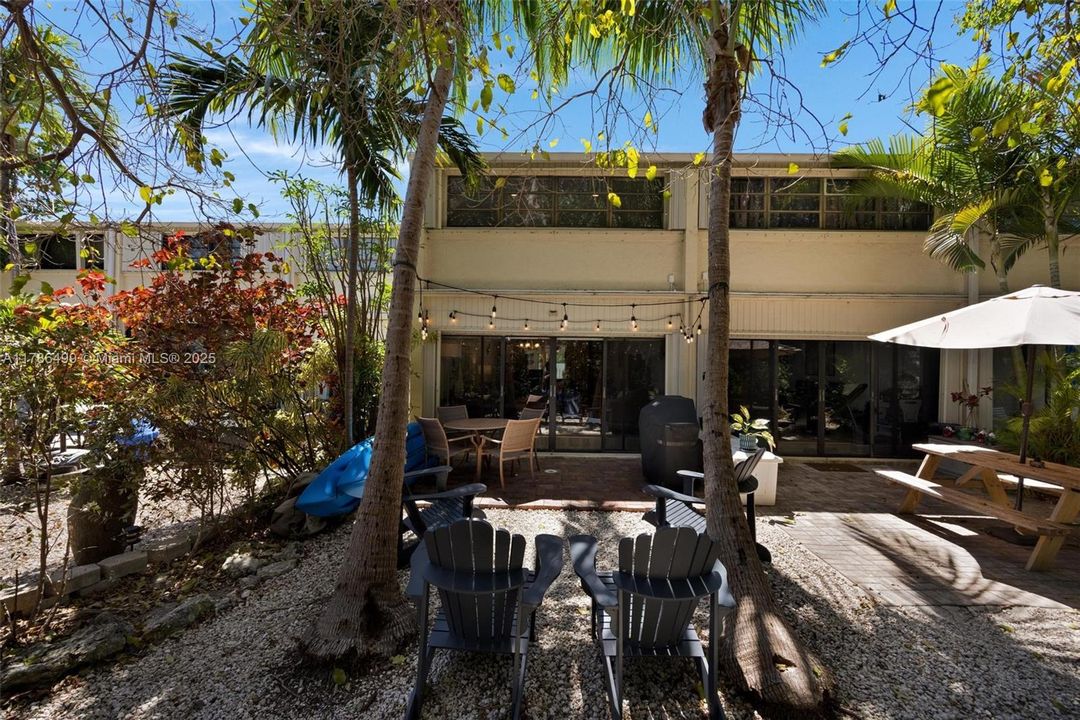 Recently Sold: $599,900 (2 beds, 3 baths, 1355 Square Feet)