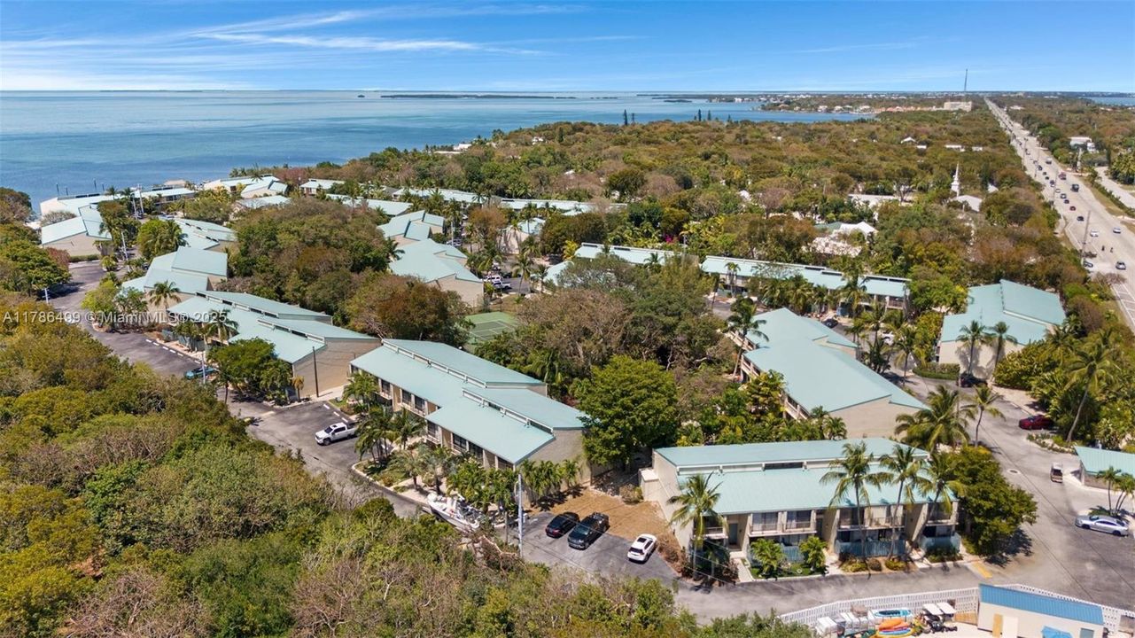 Recently Sold: $599,900 (2 beds, 3 baths, 1355 Square Feet)