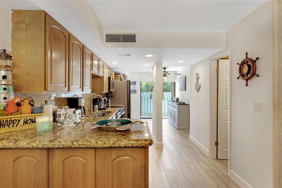 Recently Sold: $599,900 (2 beds, 3 baths, 1355 Square Feet)