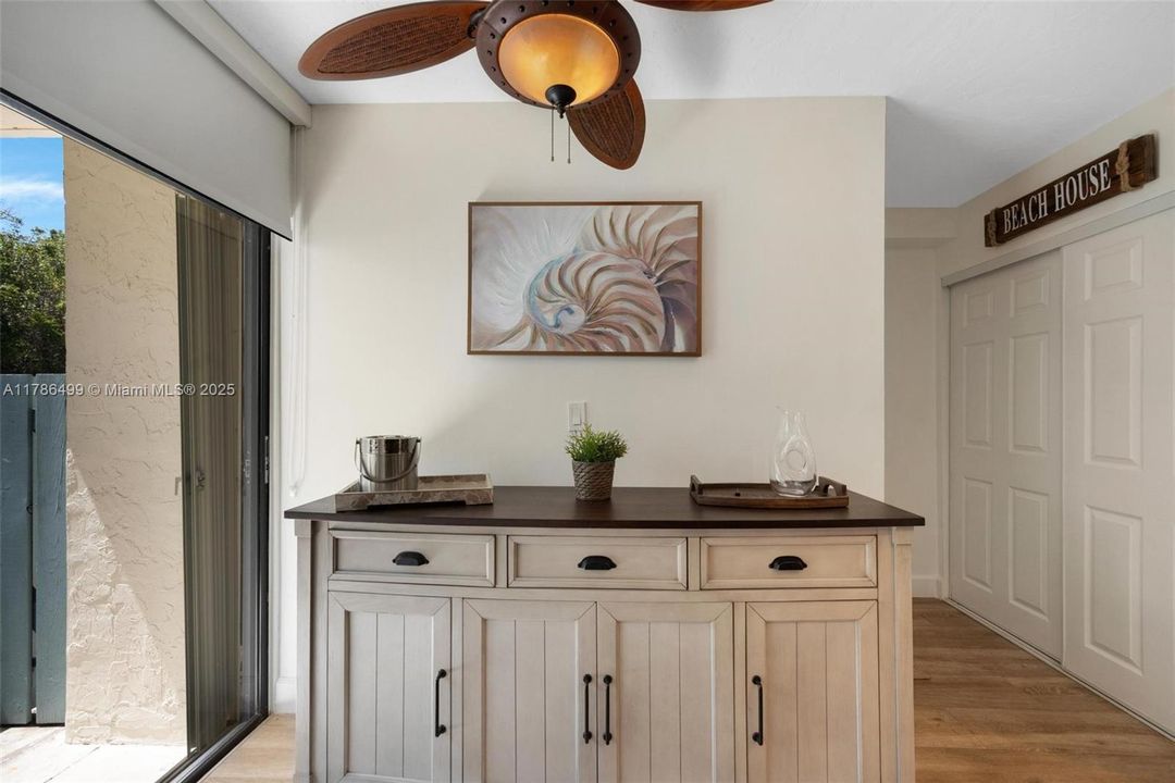 Recently Sold: $599,900 (2 beds, 3 baths, 1355 Square Feet)