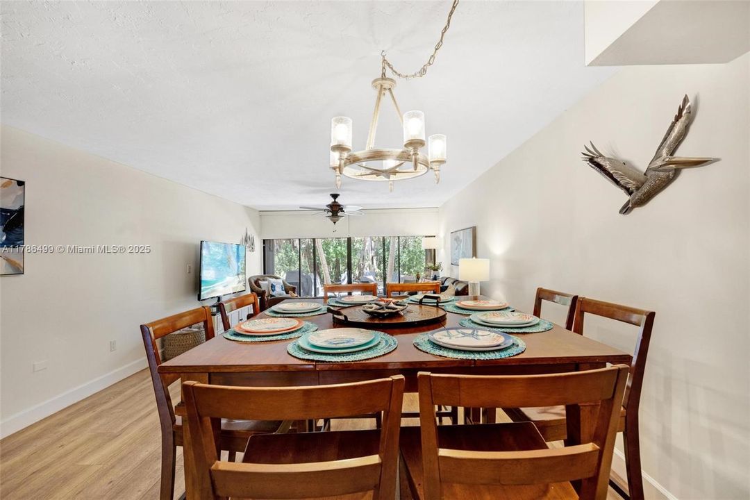 Recently Sold: $599,900 (2 beds, 3 baths, 1355 Square Feet)