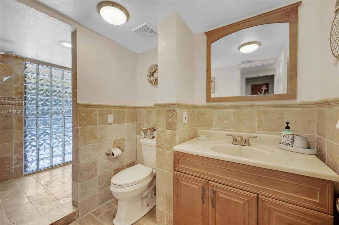 Recently Sold: $599,900 (2 beds, 3 baths, 1355 Square Feet)