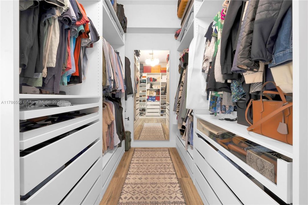 Recently Sold: $1,250,000 (3 beds, 2 baths, 2013 Square Feet)