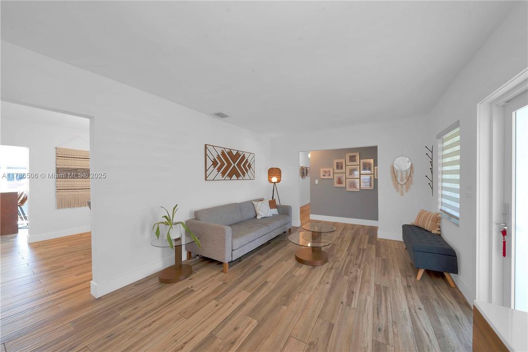 Recently Sold: $1,250,000 (3 beds, 2 baths, 2013 Square Feet)